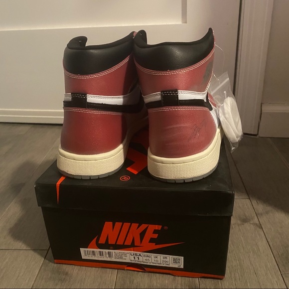 Air Jordan 1 - Picture 2 of 4